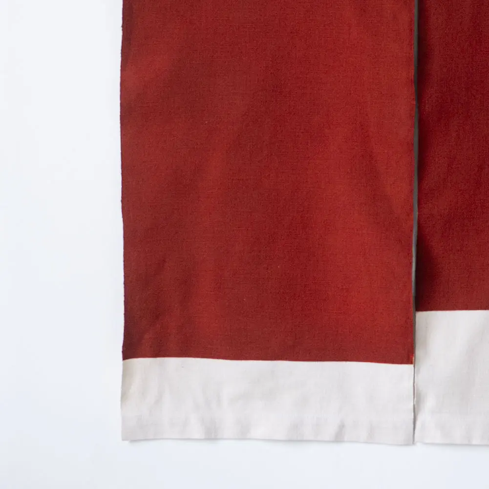 【木綿】型染めののれん＜三つ山（ばんざい山）＞赤　山内武志さん（山内染色工房・アトリエぬいや）